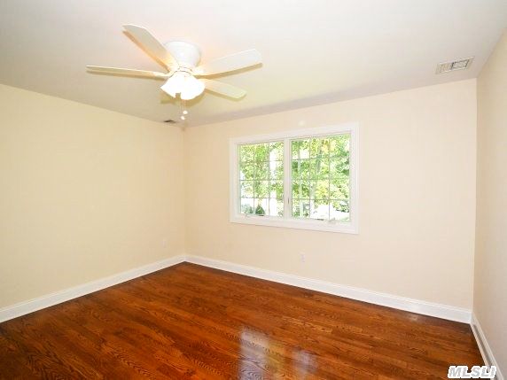 920 Moores Ln