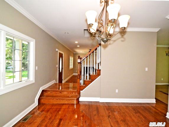 920 Moores Ln
