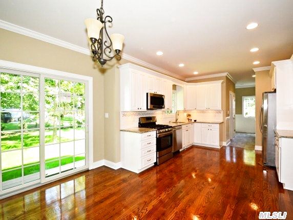920 Moores Ln