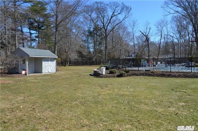 1070 Crittens Ln
