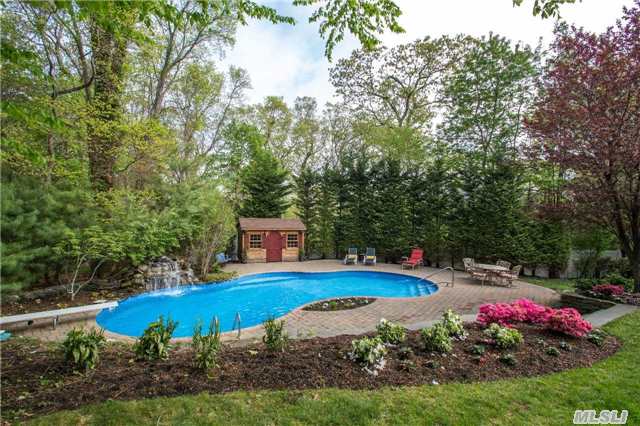 123 North Woods Dr