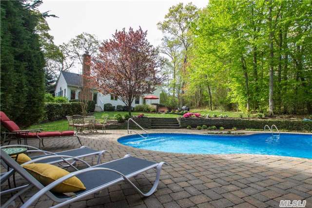 123 North Woods Dr