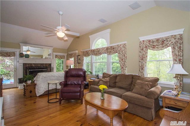 123 North Woods Dr