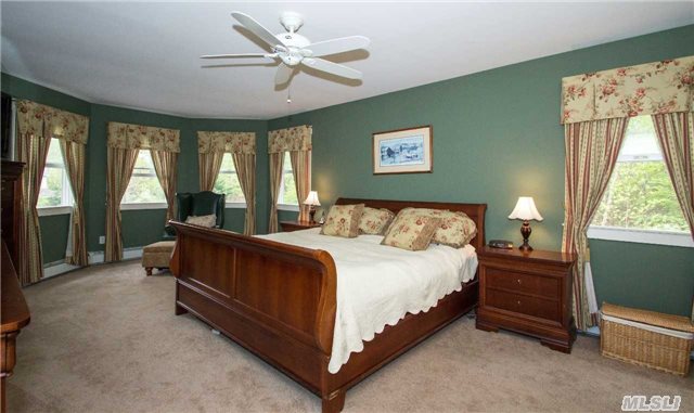 123 North Woods Dr