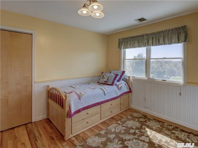 155 Oriole Dr