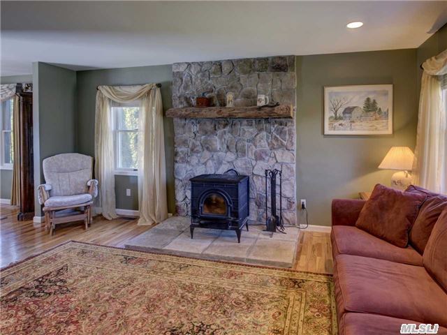 155 Oriole Dr