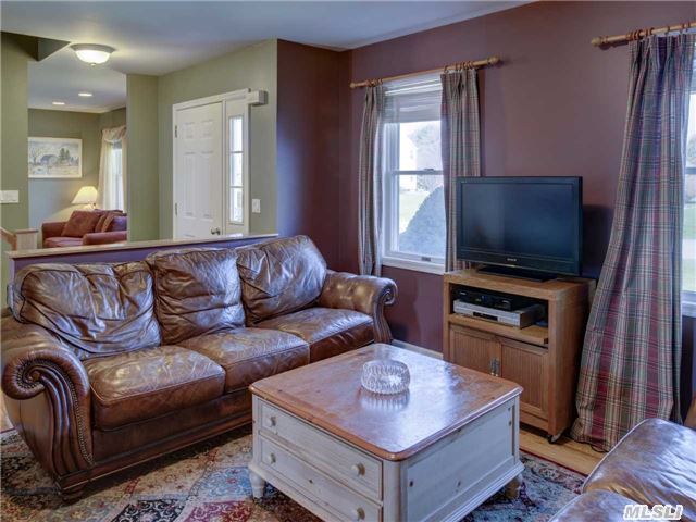 155 Oriole Dr