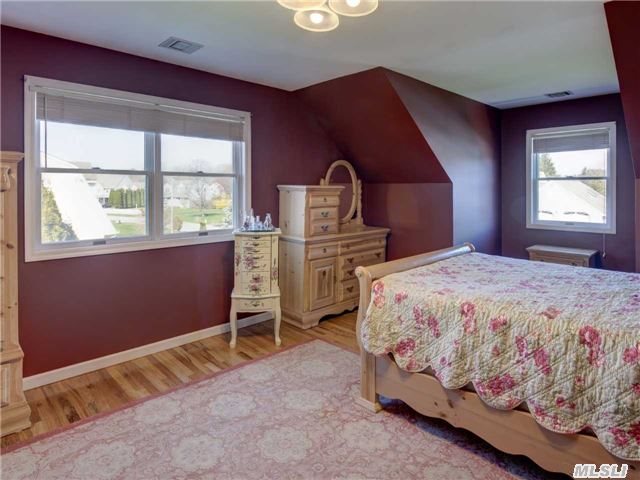 155 Oriole Dr