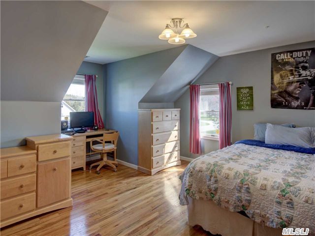 155 Oriole Dr