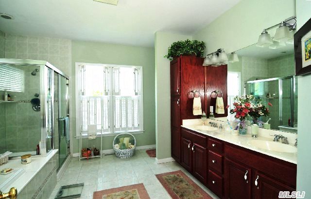 1795 Laurel Trl