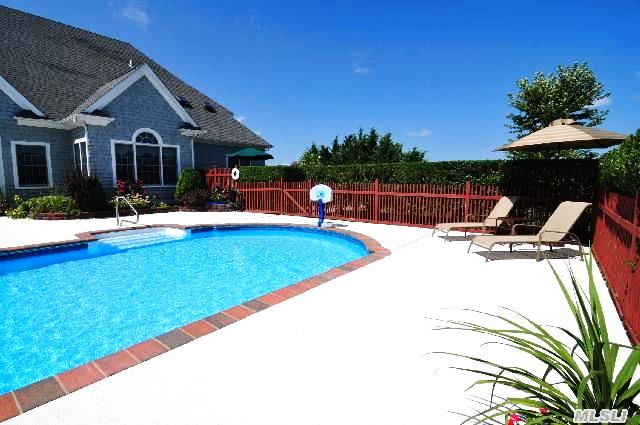1795 Laurel Trl