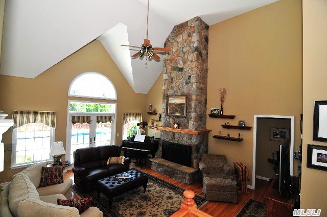 1795 Laurel Trl