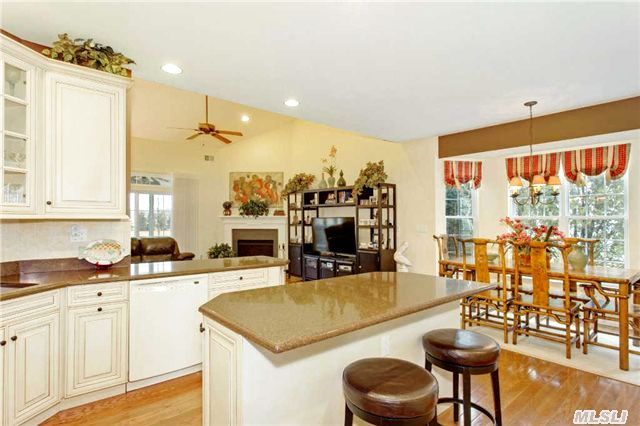 21 Wake Robin Ln