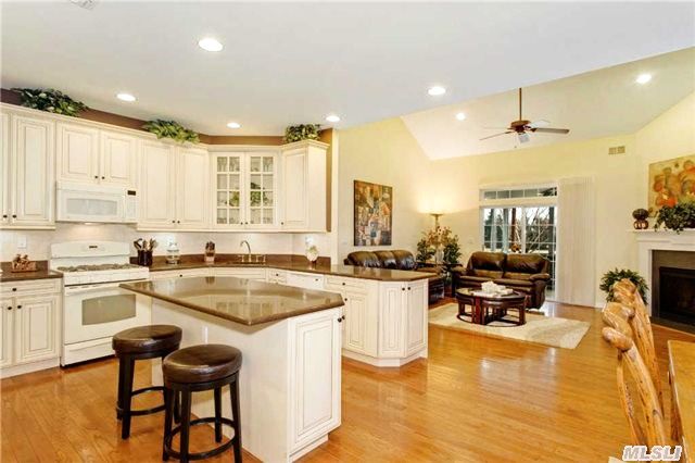 21 Wake Robin Ln