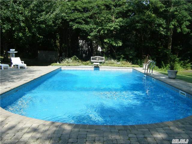 2785 N Wading River Rd
