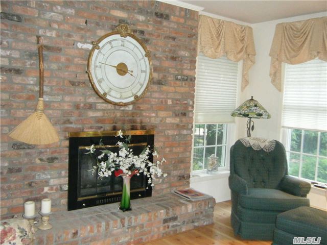 2785 N Wading River Rd