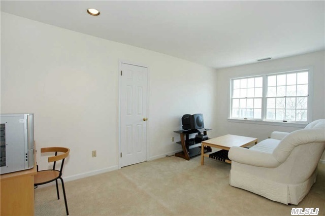500 Meadow Ct