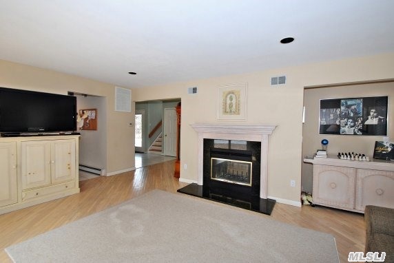 6 Hemlock Dr