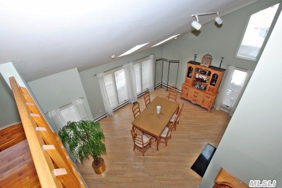 6 Hemlock Dr