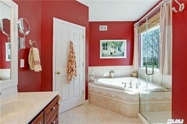 61 Wake Robin Ln