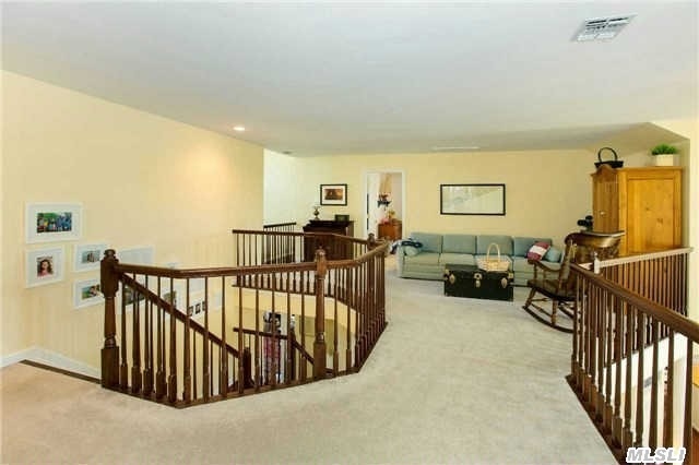 61 Wake Robin Ln