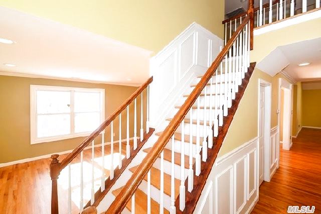7 Long View Dr