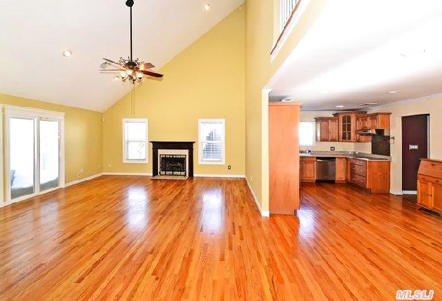 7 Long View Dr