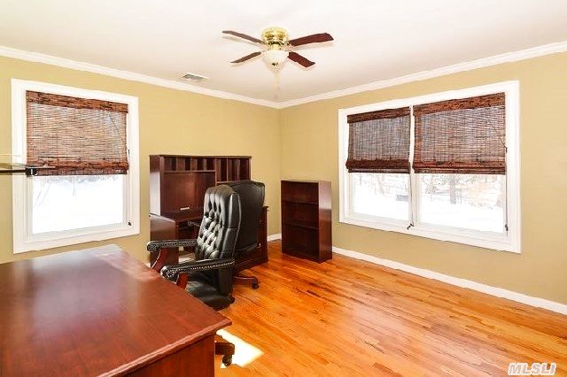 7 Long View Dr