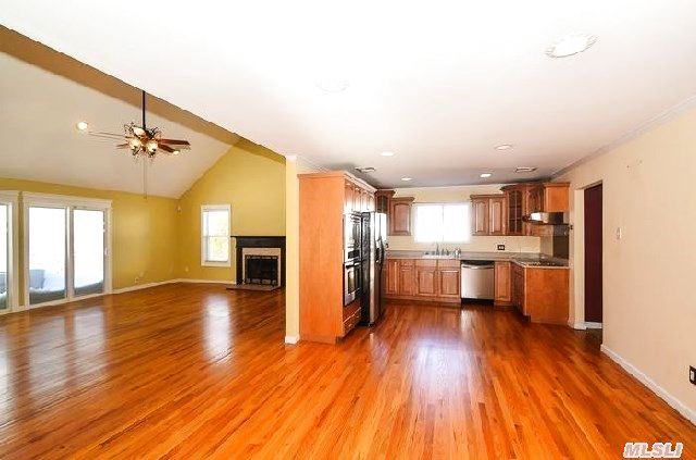 7 Long View Dr