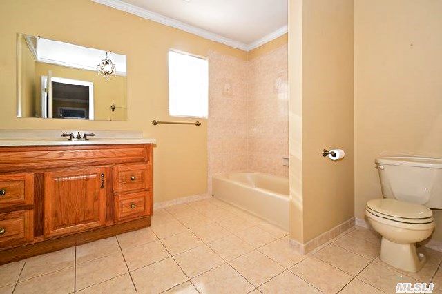 7 Long View Dr