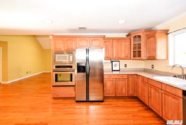 7 Long View Dr
