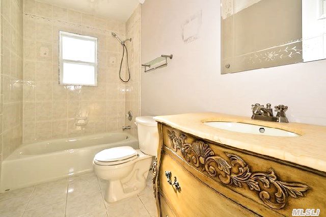 7 Long View Dr