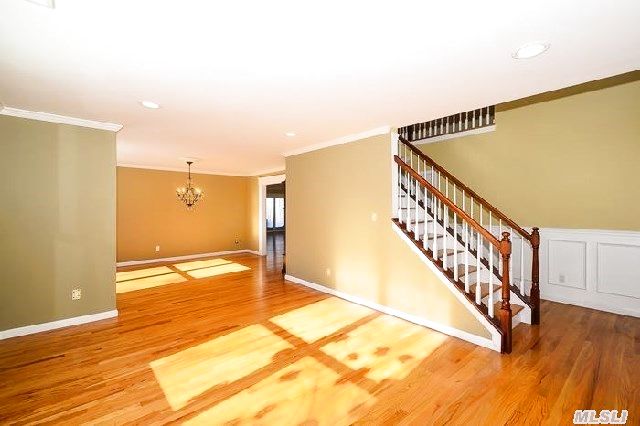 7 Long View Dr