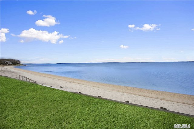 700 Great Peconic Ba Blvd