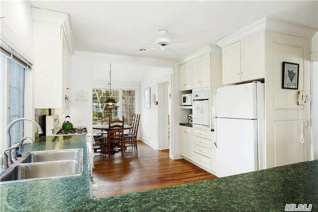 700 Great Peconic Ba Blvd
