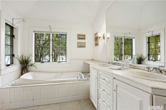 700 Great Peconic Ba Blvd