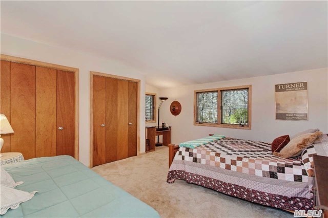 895 Knollwood Ln