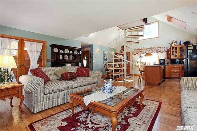 170 Dolphin Dr