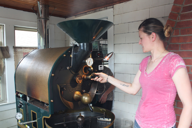 Jenilee Morris operates the roaster. (Credit: Kendall Stark)