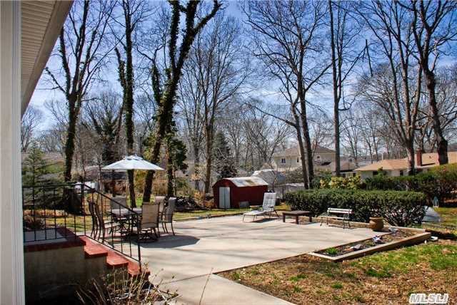 Woodcliff Dr