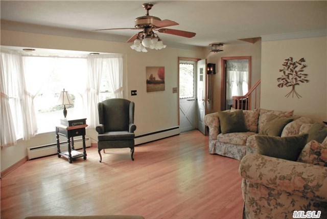 Woodcliff Dr