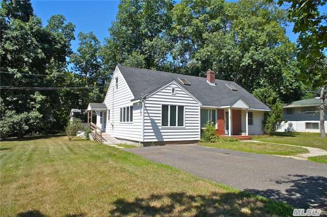 1975 Woodcliff Dr