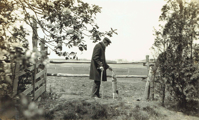 David Halsey Hallock and 'Crissy the Cat' at the back of the homestead's barn on May 4, 1925. (Credit: Hallockville Museum Farm, courtesy)