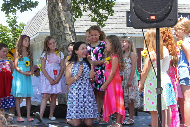 Donielle Cardinale interviews Little Miss Mattituck contestants