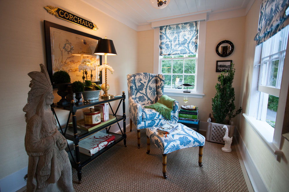 The Little Reading Room, designed by Betsy Lynch of Harcourt House Interiors. (Credit: Katharine Schroeder)