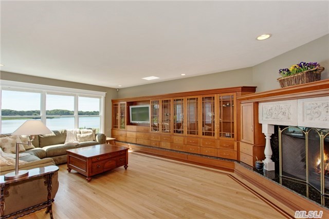 #11-555 Meadow Ct