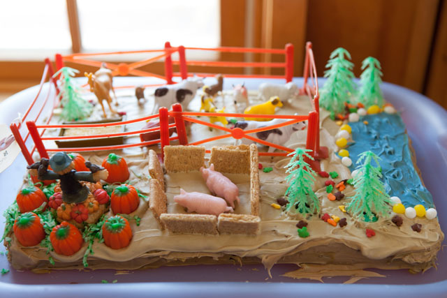 A cake titled "A Day on the Farm."
