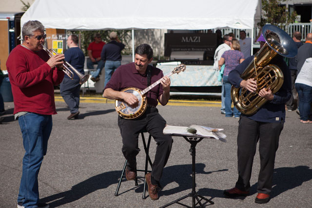 The Sunnyland Jazz Band performs.