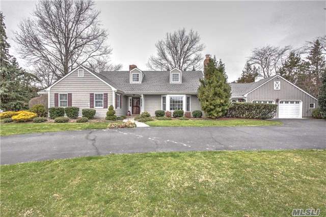 2105 Country Club Dr