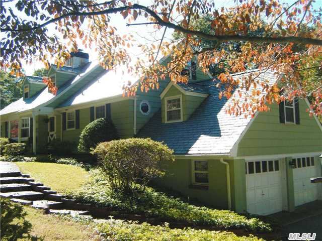240 W Woodland Dr